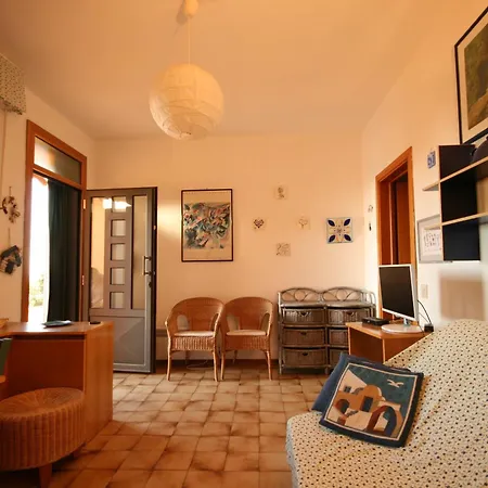 Bilocale Con Terrazza E Vista Mare